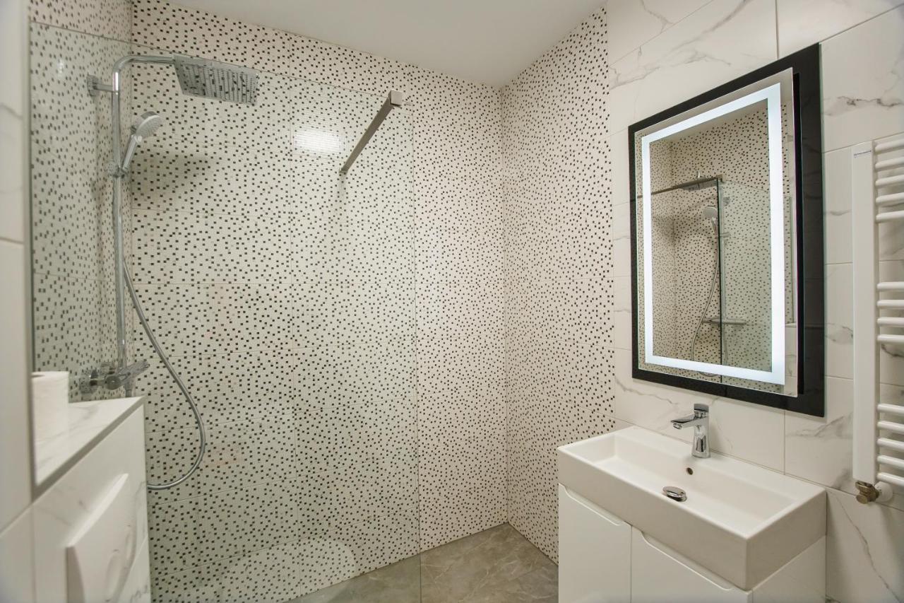 Fantastic Apartment At Prima Residence Oradea Exterior foto